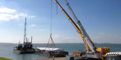 Oyster 118 Mould being lifted from Blade Runner II in Lee on Solent